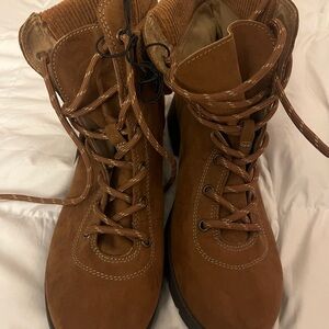 Women’s brown boots